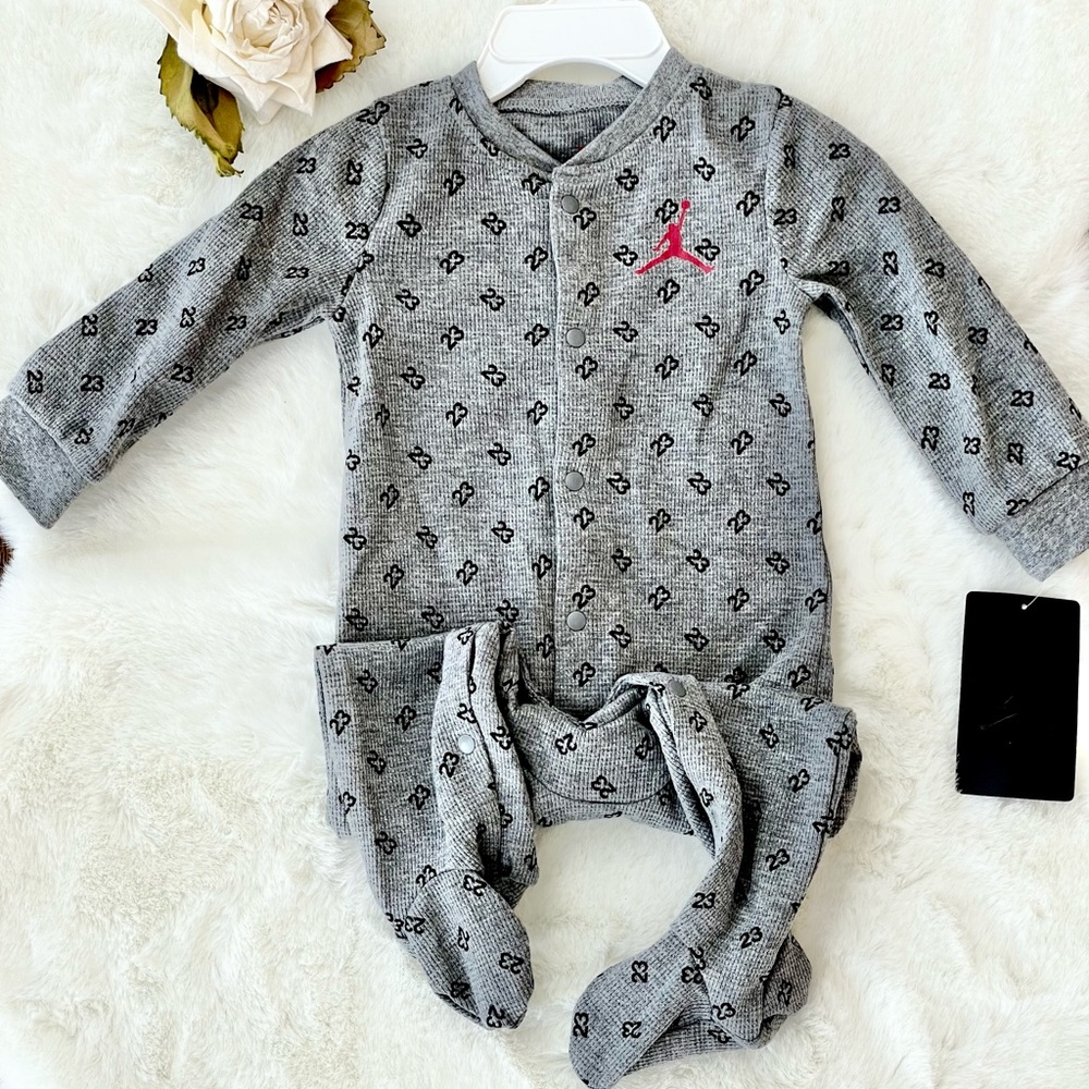 🆕NWT JORDAN LOGO ONEPIECE w/number 23 grey & black snap front for easy on & off